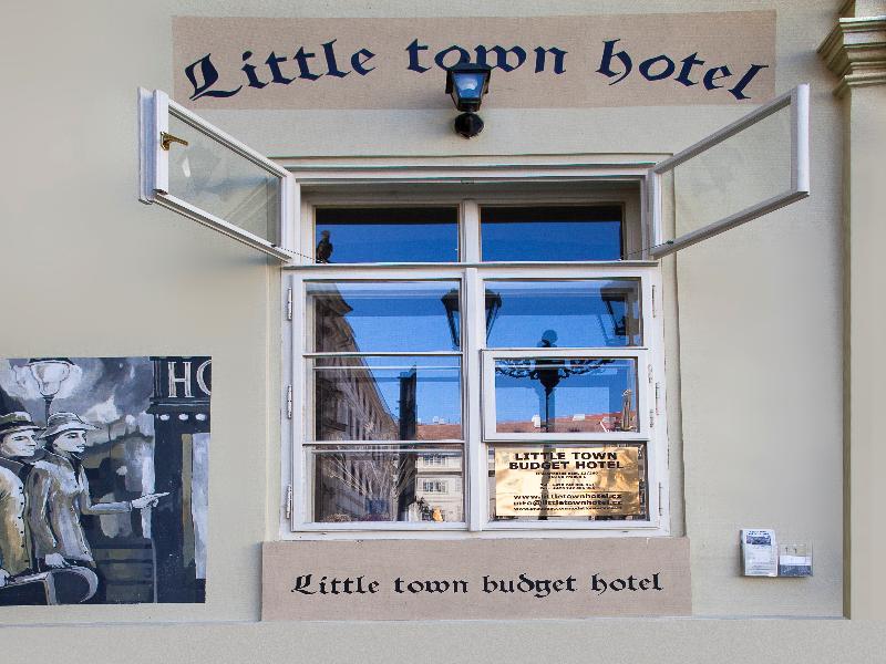 Little Town Budget Hotel Praga Esterno foto